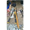 Image 1 : GROUP LOT OF GARDEN TOOLS