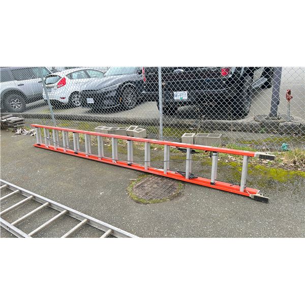 LOUISVILLE 28' FIBERGLASS EXTENSION LADDER