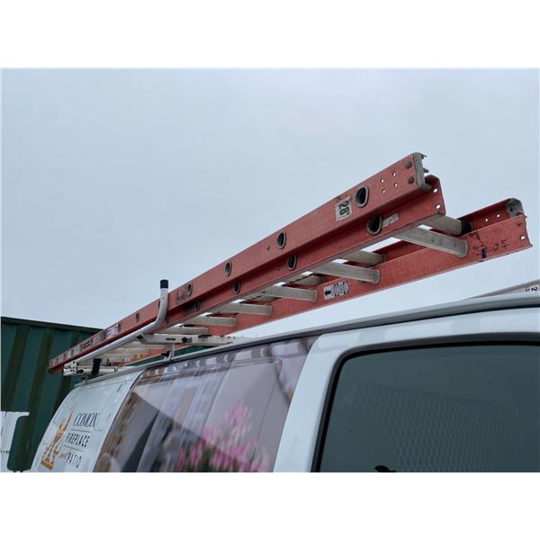 LOUISVILLE 28' FIBERGLASS EXTENSION LADDER