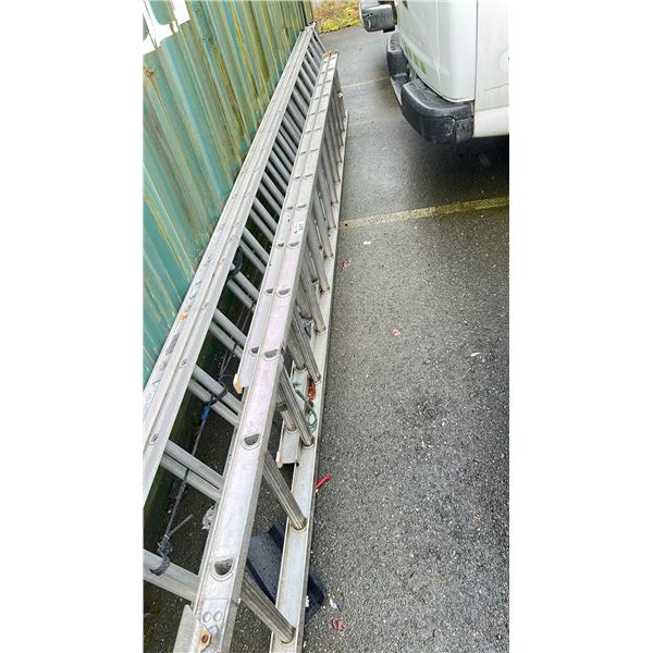28' ALUMINUM EXTENSION LADDER