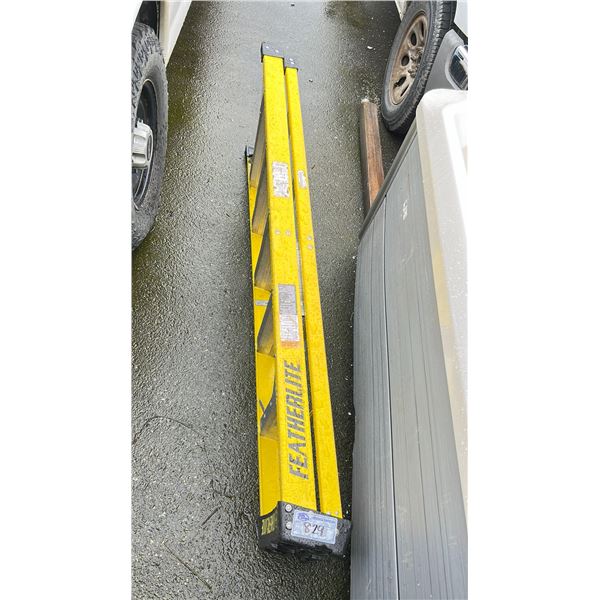 FEATHERLITE 6' FIBERGLASS STEP LADDER