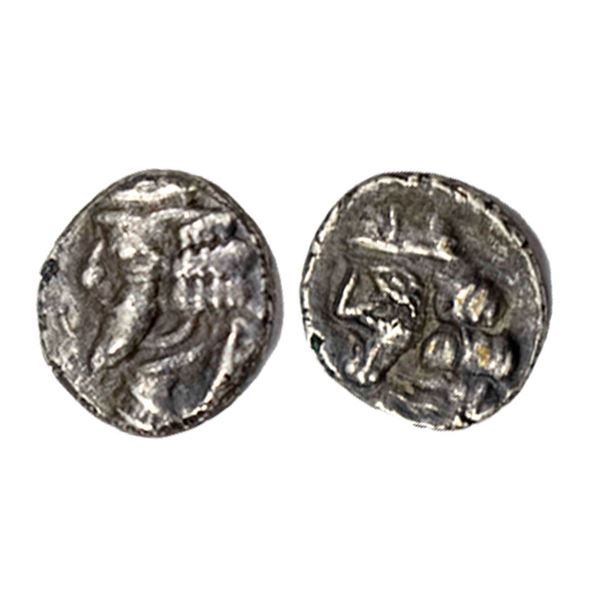 Bearded bust of King left, wearing diadem, inscriptions behind / Bearded bust of crown prince (?) le