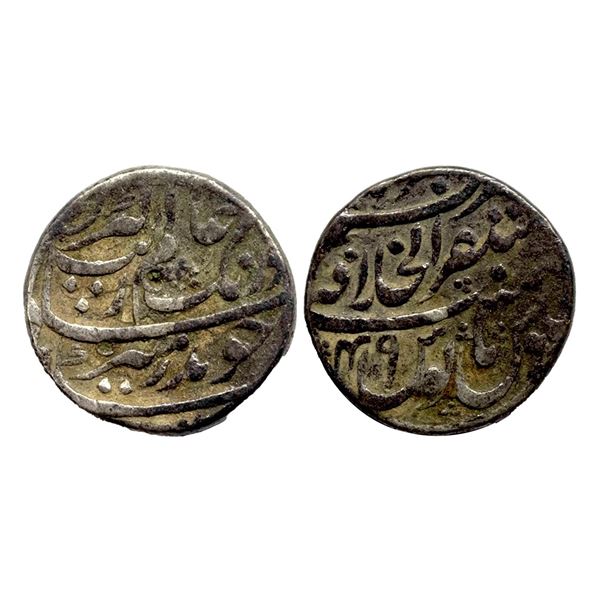 Aurangzeb (1658-1707 AD), silver rupee, Mustaqir ul-Khilafat Akbarabad mint at top, 'Badar-e-munir'