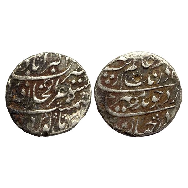 Aurangzeb (1658-1707 AD), silver rupee, Mustaqir ul-Khilafat Akbarabad mint at top, 'Badar-e-munir'