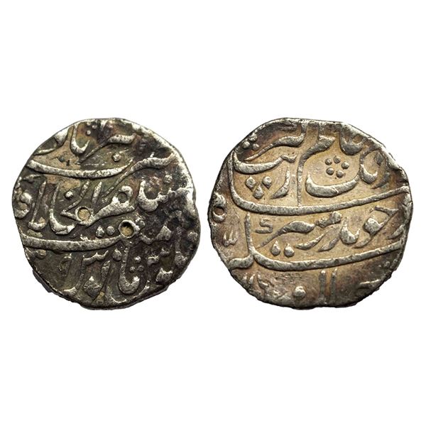 Aurangzeb (1658-1707 AD), silver rupee, Mustaqir ul-Khilafat Akbarabad mint at top, 'Badar-e-munir'