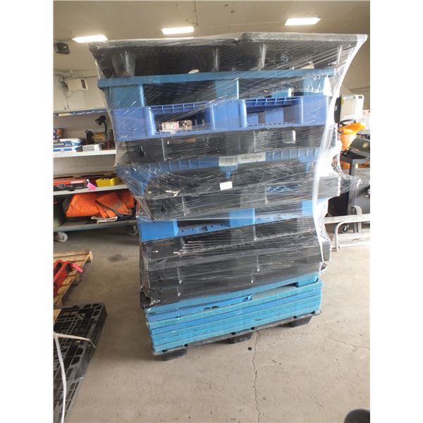 19 Plastic Pallets