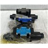 Image 1 : Lot of (3) Hydraulic Valves