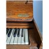 Image 7 : Vintage Estey Pump Organ Co. Made in Toronto - As Is