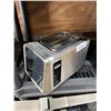 Image 1 : Two-Slot Metallic Toaster with Adjustable Settings