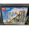Image 1 : LEGO City 60366 Ski and Climbing Center Building Set, 1045 Pieces