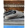 Image 2 : Bench Slippers, Size 9, Black, Quilted Upper with Fleece Lining