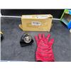 Image 1 : QHJIU Spider Web Launcher With Red Glove Accessory