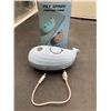 Image 2 : Pet Spray Massage Comb With USB Charging Cable