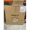 Image 2 : Safety 1st Gate GA110CGRY1ZY With Adjustable Width and Height