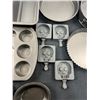 Image 4 : Assorted Bakeware