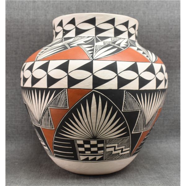 ACOMA POTTERY OLLA (VAHO)