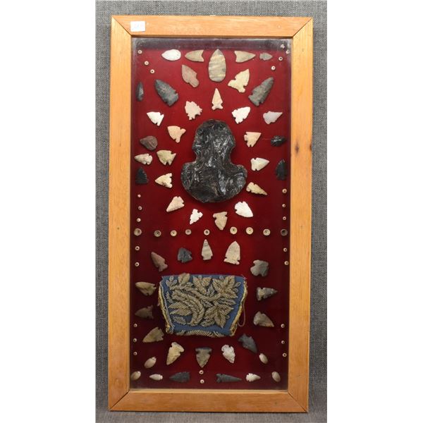 DECORATIVE FRAME OF ARROWHEADS