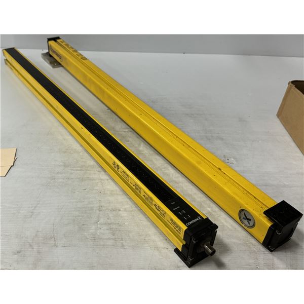 Contrinex Light Bar Pair #YBB-30R4-0800-G012