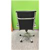 Image 3 : 4 BLACK LEATHER/ CHROME FINISH HIGH BACK OFFICE CHAIRS
