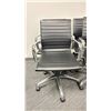 Image 2 : 4 ULINE BLACK LEATHER/CHROME FINISH OFFICE CHAIRS