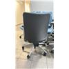 Image 3 : 8 ULINE BLUE UPHOLSTERED ADJUSTABLE ARM OFFICE CHAIRS