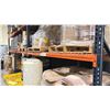 Image 3 : 4 BLUE PALLET RACKING UPRIGHTS & 17 ORANGE CROSSBARS WITH MESH DECKING