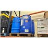 Image 2 : 4 BLUE INDUSTRIAL PLASTIC EMPTY BARRELS WITH LIDS