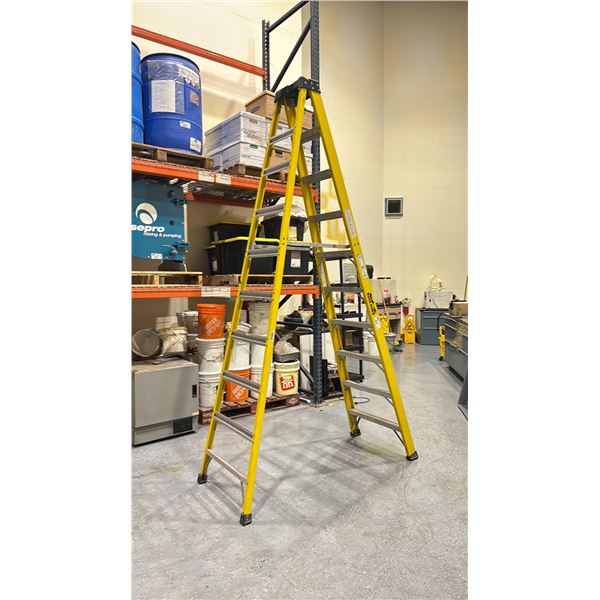 ROCK RIVER RR-3016-10F YELLOW 10' ALUMINUM/ FIBREGLASS LADDER *LAST DAY REMOVAL*