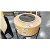 Image 2 : 30 GALLON CONE BOTTOM TANK WITH METAL STAND