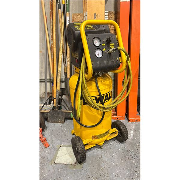 DEWALT D55168 - 15 GALLON 1.6 HP MOBILE AIR COMPRESSOR WITH HOSE
