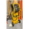 Image 1 : DEWALT D55168 - 15 GALLON 1.6 HP MOBILE AIR COMPRESSOR WITH HOSE