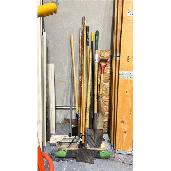 GROUP OF SHOVELS, SQUEEGEES, BROOMS & MOPS