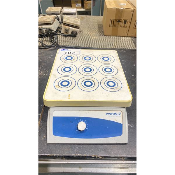 VWR COMMERCIAL LABORATORY 12621-042  STANDARD MULTI POSITION SINGLE PHASE STIRRER/ HOT PLATE