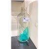 Image 3 : 2 - 19"H COMMERCIAL LABORATORY VACUUM FLASKS & A SQUARE PLASTIC SUMP