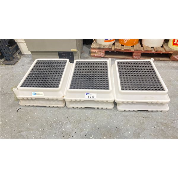 6- COMMERCIAL LABORATORY SPILL TRAYS