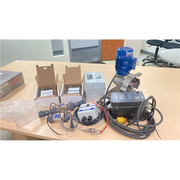 FLO MOTION 3/4" PERISTALTIC PUMP WITH FLOW METER, TEMPERATURE SENSOR, TEMPERATURE PROBE, INPUT/