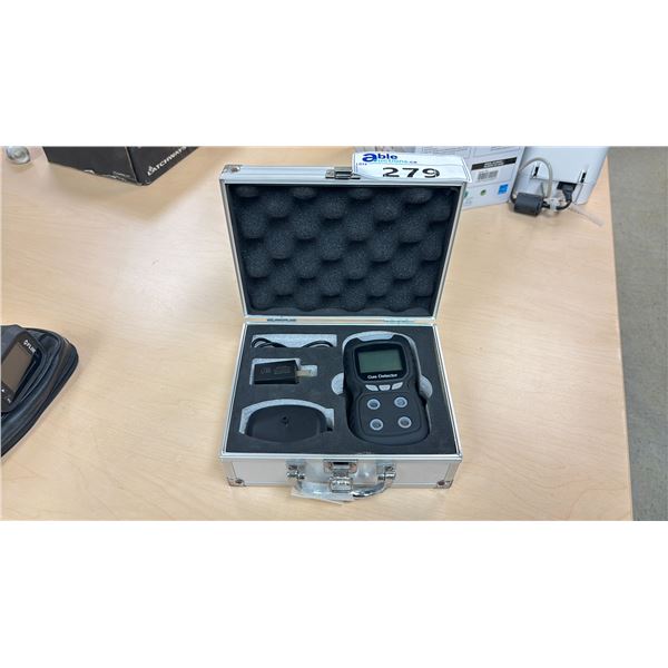 VOICE TYPE GAS DETECTOR WITH POWER CORD IN HARD TRANSPORT CASE
