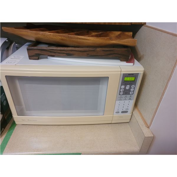 Microwave, Teak Serveware A