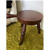 Image 2 : Milking stool A