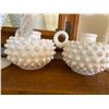 Image 3 : Milk glass decor A
