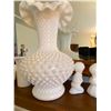 Image 7 : Milk glass decor A