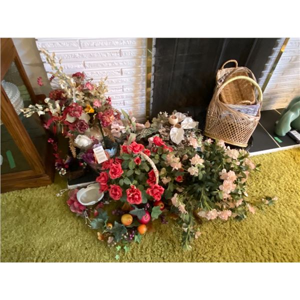 Baskets, plastic flowers A