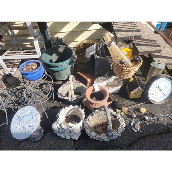 Garden Pots & Décor C