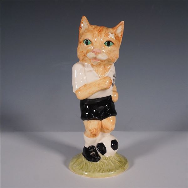 Beswick Footballing Felines Dribble Figurine