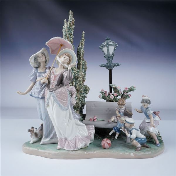 A Stroll In The Park - Lladro Figurine