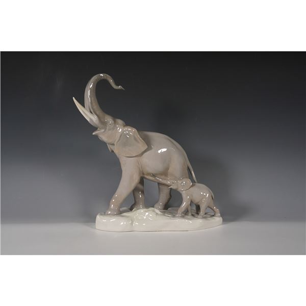 Elephants 01001151 - Lladro Figurine