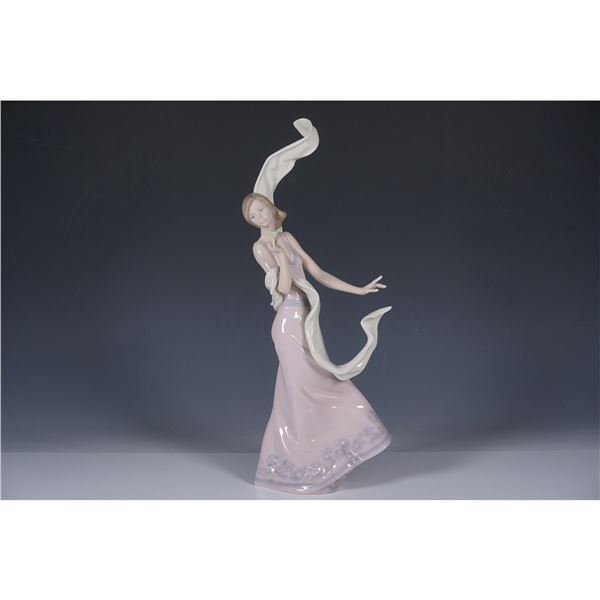 Wind of Peace 01006251 - Lladro Figurine