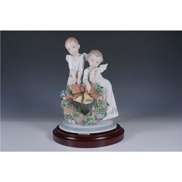 A Heavenly Christmas 1001863 - Lladro Figurine