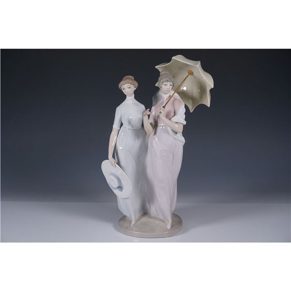 A Sunday Stroll 01005408 - Lladro Figurine