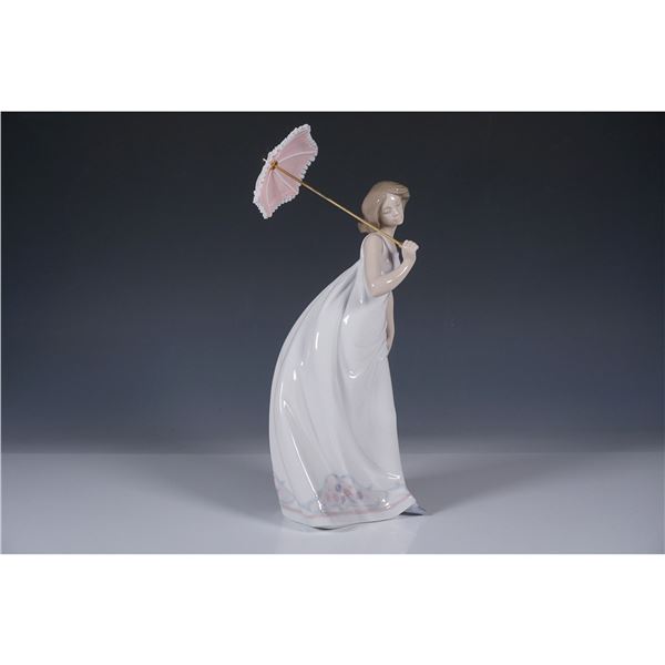 Afternoon Promenade 01007636 - Lladro Figurine